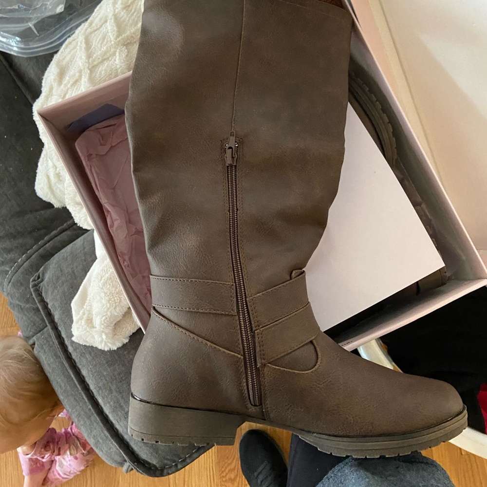 NWT brown boots